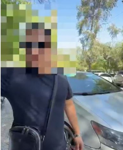 В Бишкеке водитель сбил женщину и наехал на инспектора