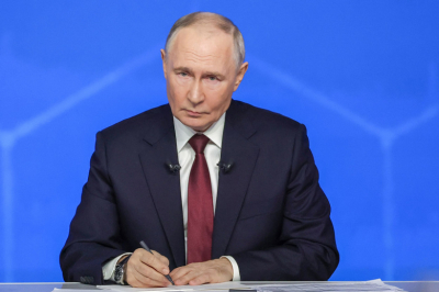 Путин подчеркнул растущую роль Арктики как надежного маршрута