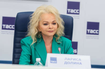 Людмила Поргина призвала российских артистов брать пример с Ларисы Долиной