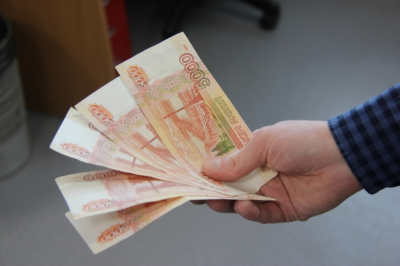 Зарплаты в Оренбуржье выросли до 76,6 тысяч рублей