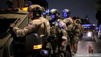 Делегаты форума СОВИНТЕРН почтили память героев у Кремлевской стены