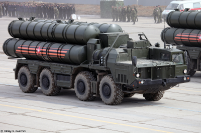 MWM: С-400 ВС России значительно укрепят оборону ОАЭ и США