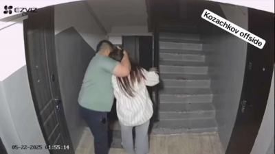 В Сатпаеве мужчина напал на девушку в подъезде