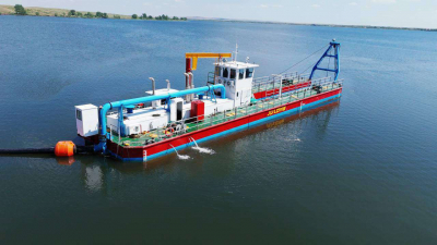 Впервые за полвека на Астанинском водохранилище начали очистку дна