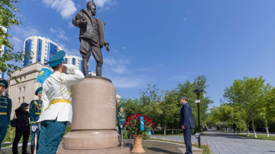 80 лет Победы: в Астане почтили память Талгата Бегельдинова