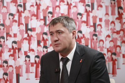 Махонин сообщил о смерти учительницы, на которую в Добрянке с ножом напал 17-летний школьник