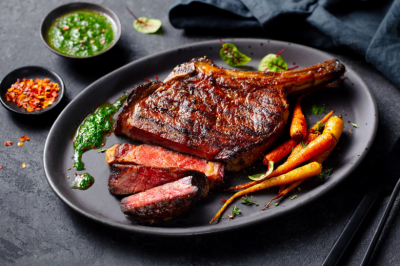 Диетолог предупредил, кому опасно заменять мясные продукты на бобовые