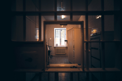 Суд в Приморье отправил учредителя лесопредприятия в колонию на 7,5 лет за взятку