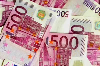 Евро выигрывает от разницы в монетарных ожиданиях