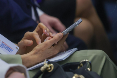 Мошенники начали атаковать россиян с помощью смс-бомбинга