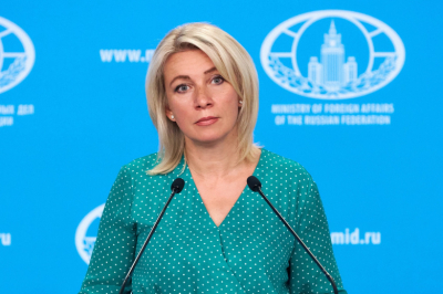 Захарова восхитилась девочкой в кокошнике цветов триколора