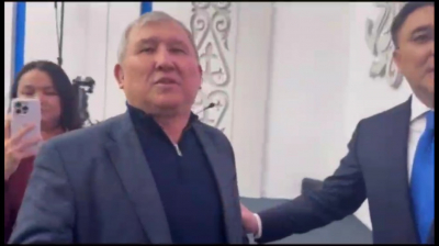 Пресс-конференция с акимом Шымкента превратилась в скандал из-за “журналиста”