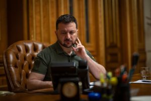 Зеленский сообщил Трампу, что готов снизить активность атак по НПЗ в России