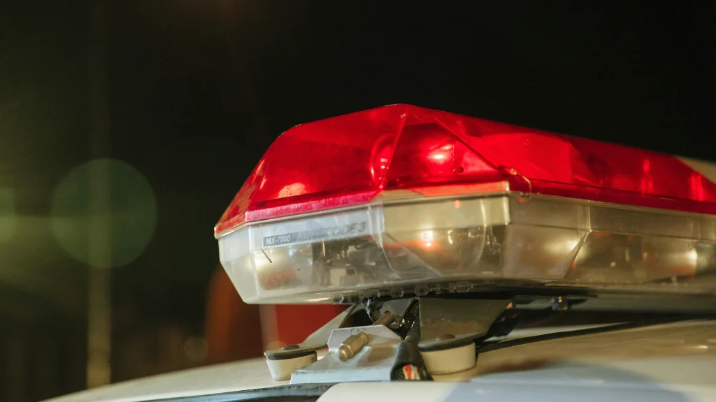 Өскеменде кафе келушісіне ескерту жасаған полиция қызметкері қаза тапты