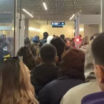 Алматылықтар метроға кіреберістегі ұзын-сонар кезекке шағымданды: себебі неде