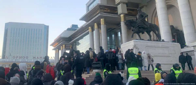 В Монголии тысячи митингующих требуют отставки правительства